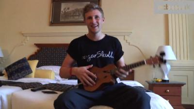 Joe Root plays Arctic Monkeys on ukulele on Sri Lanka tour