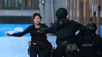 Hostage flees Sydney cafe siege
