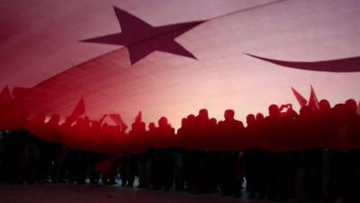 People holding the Turkish flag