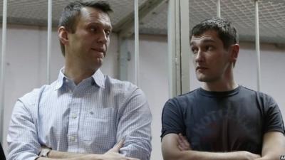 Alexei Navalny (left) and his brother Oleg