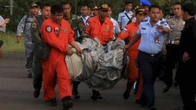 Members of the Search and Rescue Agency SARS carry debris recovered from the sea from missing Indonesia Air Asia flight QZ 8501 at Pangkalan Bun, Central Kalimantan, December 30, 2014