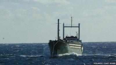 Italy coastguard board migrant ship