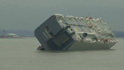 Hoegh Osaka run aground in Solent