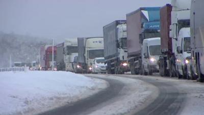 A long line of lorries, vans and cars in snow on the A9 in Perthshire