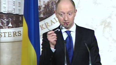 Arseniy Yatsenyuk holding his glasses