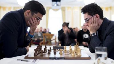 (L) Indian chess grandmaster Viswanathan Anand and (R) US/Italian grandmaster Fabiano Caruana during round three of the Zurich Chess Challenge 2015