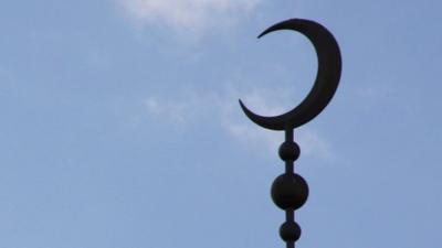 Crescent atop East London Mosque