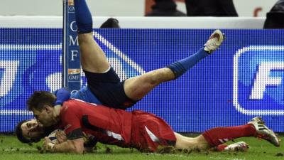 Six Nations 2015: Dan Biggar try puts Wales in command