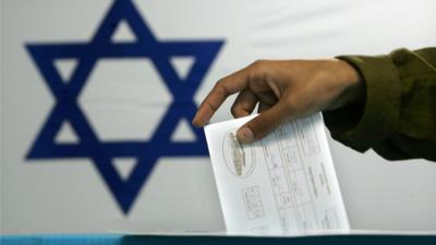 Israeli voter casting ballot, file pic from 2006