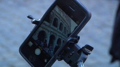 Picture of the Colosseum on a mobile phone