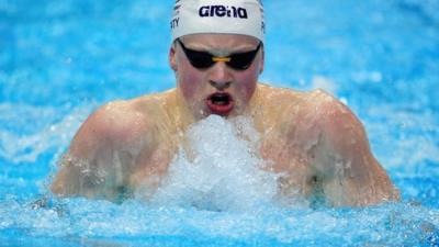 Adam Peaty sets new 100m breaststroke record