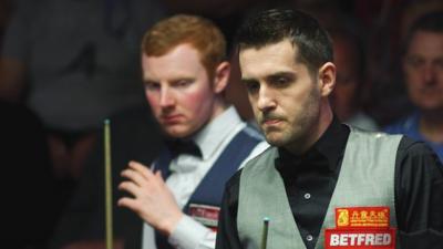 Mark Selby (r) knocked out by Anthony McGill