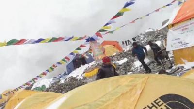 Everest base camp as the avalanche hit