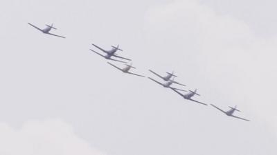 Aircraft flying in formation