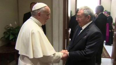 Pope Francis shaking hands with Cuban President Raul Castro