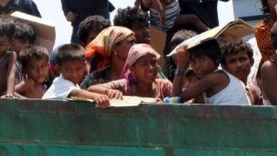 Migrants in boat