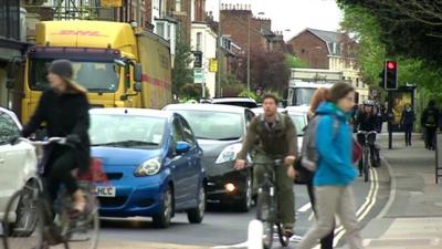 Traffic, cyclists and pedestrians