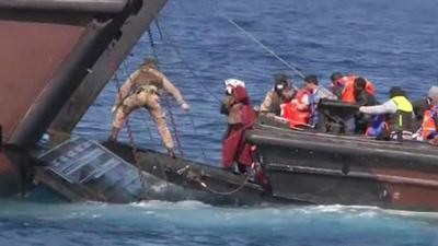 British navy crew rescue migrants