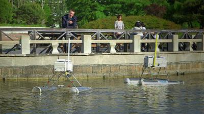 The robot jellyfish hunters