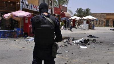 Member of Egyptian security force at scene of suicide attack in Luxor