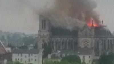 Basilica ablaze n Nantes