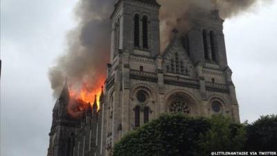 Saint-Donatien on fire