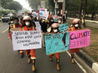 Kebakaran Hutan Puluhan Anak Muda Protes Di Palangkaraya