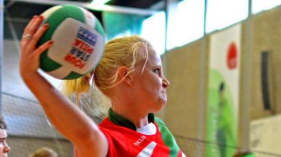 numero de jugadores que participan en un juego de voleibol