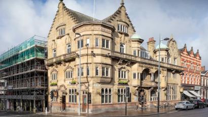 Liverpool Philharmonic Pub Joins Buckingham Palace On Grade I
