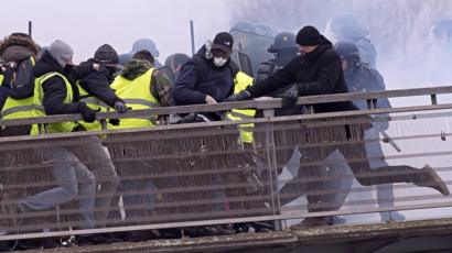 Gilets Jaunes French Flash Ball Row Over Riot Gun