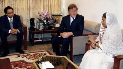 ঢাকায় নিযুক্ত ইউরোপীয় দেশের রাষ্ট্রদূতরা গ্রেনেড হামলার পর শেখ হাসিনাকে দেখতে গিয়েছিলেন