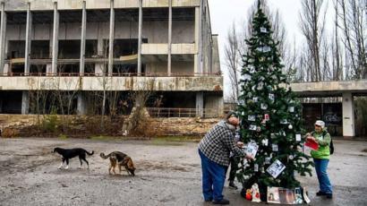 Christmas tree decorated in Chernobyl \u0027ghost town\u0027 , BBC News