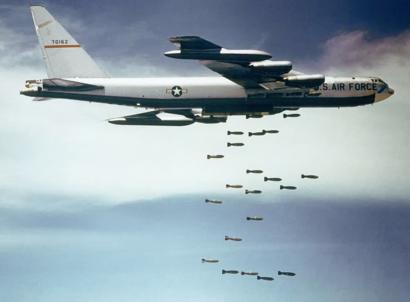 B-52 drops bombs on Vietnam