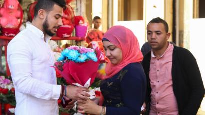 Valentine S Day Gets Egyptian Seal Of Approval Bbc News