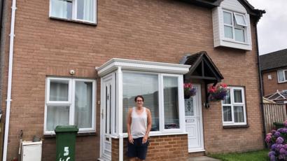 Living Next Door To Mum And Dad Bbc News