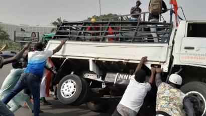 Mota Ta Yi Kwanciyar Magirbi Da Yan Pdp A Abuja Bbc News Hausa