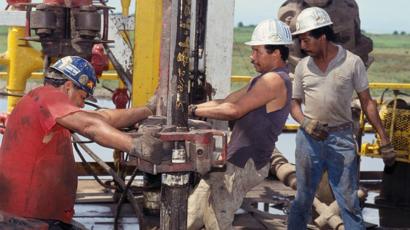 La extracción del petróleo es la principal fuente de divisas de Venezuela.