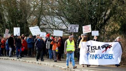 Tesla German Court Halts Work On New Gigafactory Bbc News