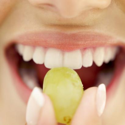 que pasa si comemos uvas de noche