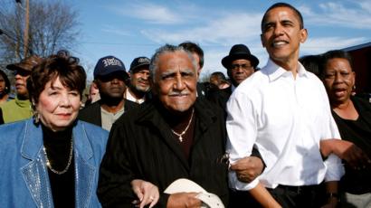 Reverend Lowery (centre) with US presidential candidate Senator Barack Obama during a march in Selma, 4 March 2007