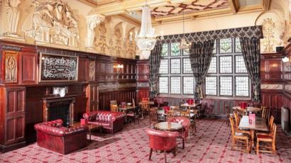 Liverpool Philharmonic Pub Joins Buckingham Palace On Grade I