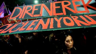 8 Mart 2019'daki gösterilerden bir kare