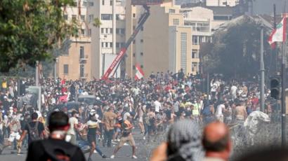 Beirut explosion: Angry protesters take to streets - BBC News