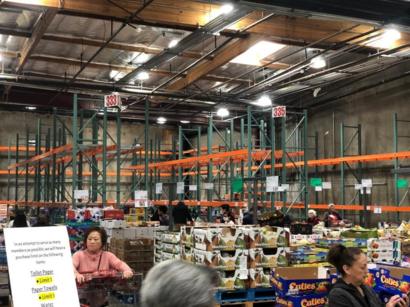 Trước tình trạng mọi người mua nhiều để dự trữ, Costco phải bắt đầu ấn định mức mua giới hạn của một số món hàng