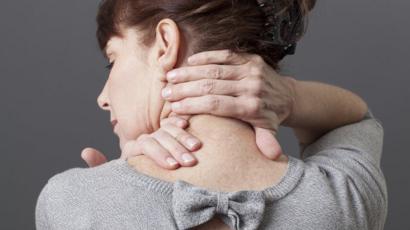 Dolor en la cabeza y detrás de los ojos al toser
