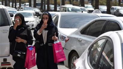 تجربتي كامرأة تقود سيارة في السعودية بعد عام من رفع الحظر Bbc