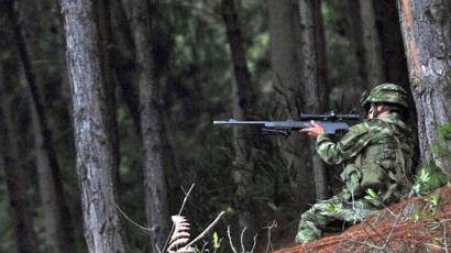 Soldado colombiano usando Galil