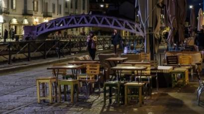 Wabah corona di Italia telah membuat kafe-kafe di Italia sepi pengunjung