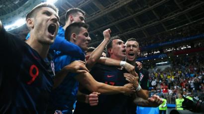 Los jugadores croatas celebran el gol de Mandzukic.