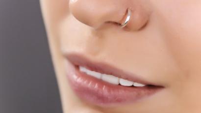 bola de pus piercing oreja